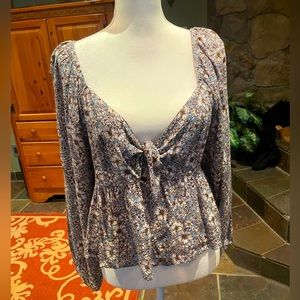 NWT Blue and white flowered tie front top high patrons of piece in size large.